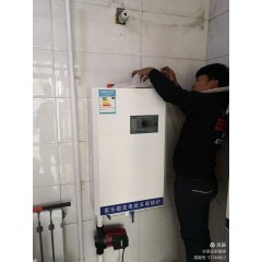 電采暖鍋爐：安裝10千瓦的微波電采暖鍋爐，可供100平米房屋取暖，4200元(免費(fèi)保修10年）?，F(xiàn)鉅惠安裝價(jià)3700元。每村三戶，數(shù)量有限，先購(gòu)先得。